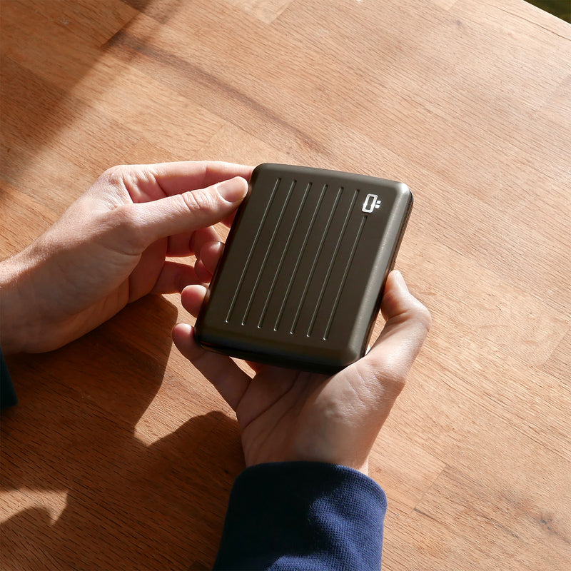 Ogon V2L Anodised Aluminium Smart Case Card Wallet Platinum